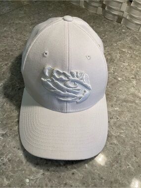 Zephyr White LSU TIGERS Cap with Light Gray Sweatband